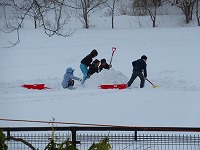 写真：雪遊びの様子1